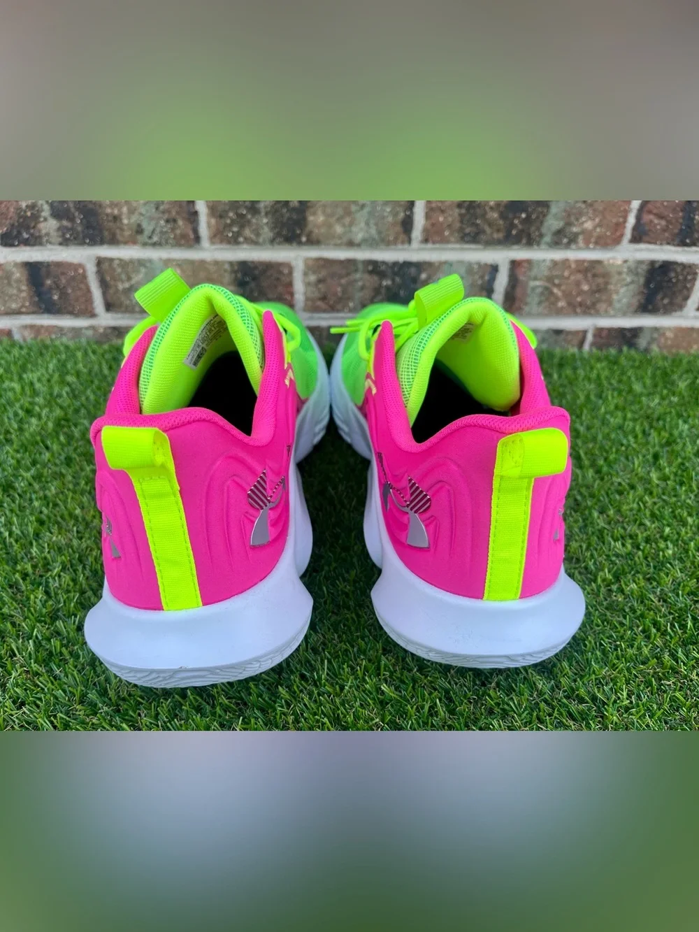Under Armour Flow FUTR X 2 Lime Surge Pink Men Size 16 New w/o box 3026288-300